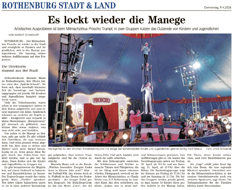 Zeitungsartikel „Es lockt wieder die Manege“ mit Foto eines Kindes am Trapez